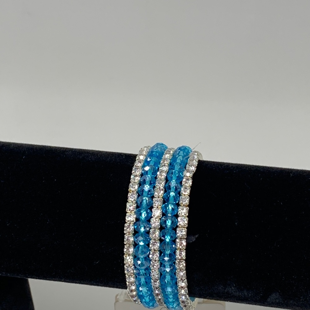LAST 1! 🎁NWT Beautiful Blue Beaded & CZ Bracelet! - Picture 6 of 7